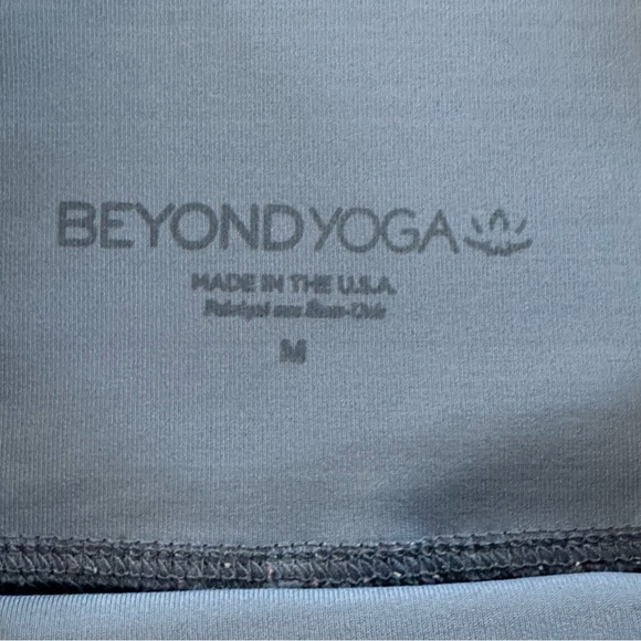 BEYOND YOGA HIGH WAISTED CAUGHT IN THE MIDI 7/8th SKY BLUE LEGGINGS - Picture 8 of 12